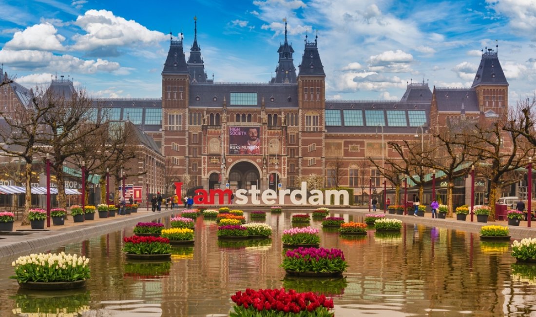 Amsterdam, riflessi magici del Rijksmuseum. Credits Noppasin Wongchum / Shutterstock