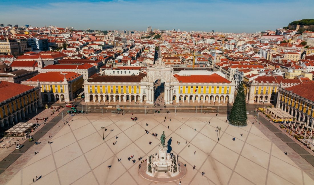 Lisbona, Praça do Comércio. Credits mairu10 / Shutterstock