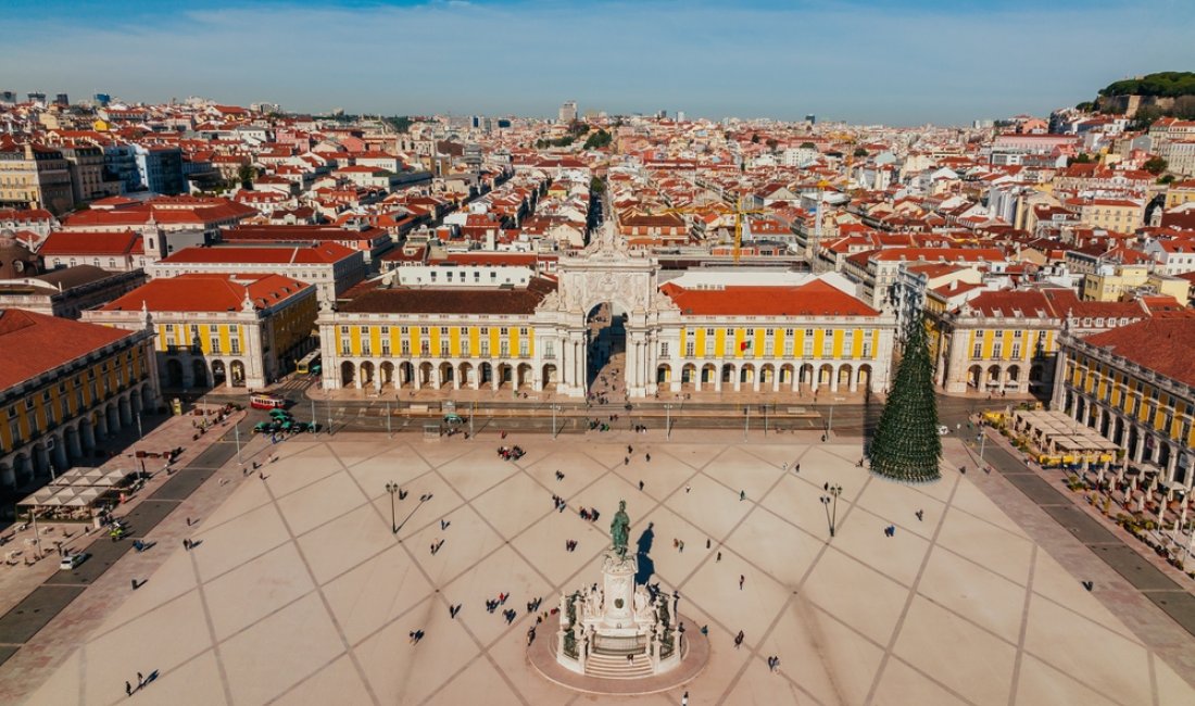 Lisbona, Praça do Comércio. Credits mairu10 / Shutterstock