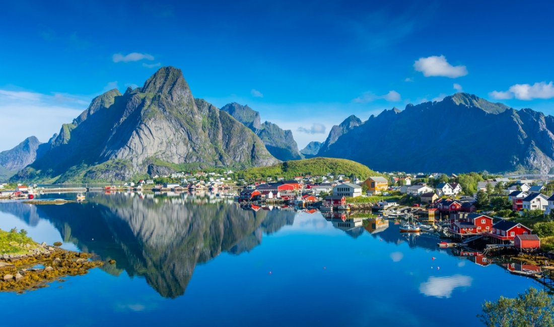 Reine, Lofoten. Credits Stefano Zaccaria / Shutterstock