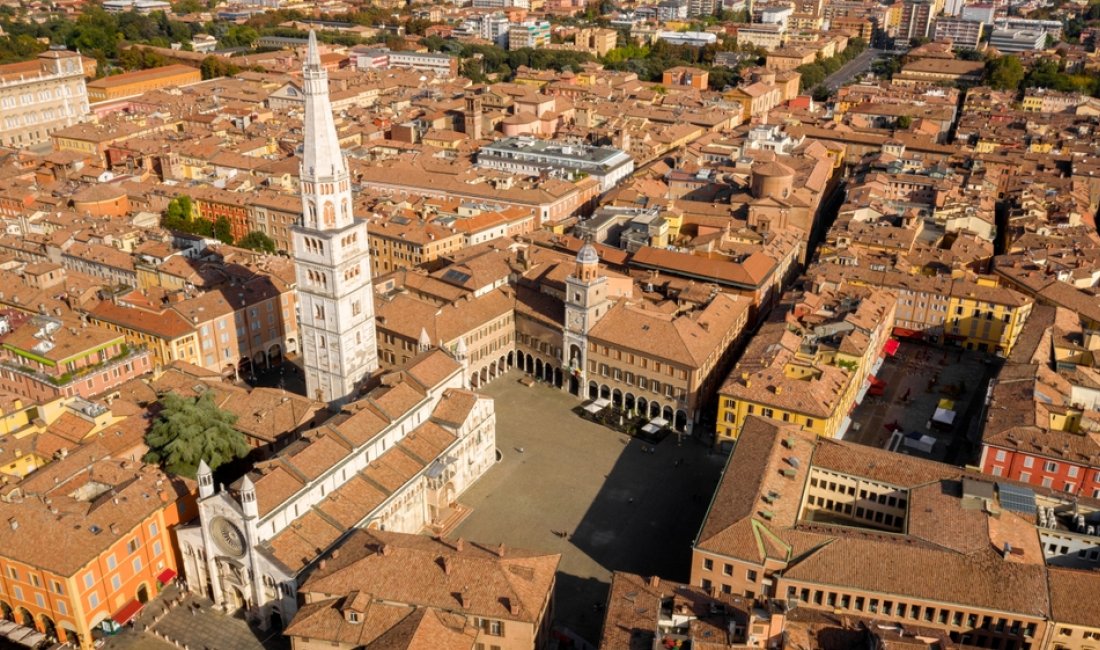 Modena, la Cattedrale e la Torre della Ghirlandina. Credits / Stefano Tammaro Shutterstock