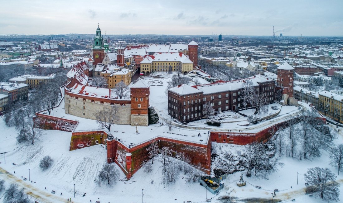 Il Castello di Wawel innevato. Credits Nahlik / Shutterstock