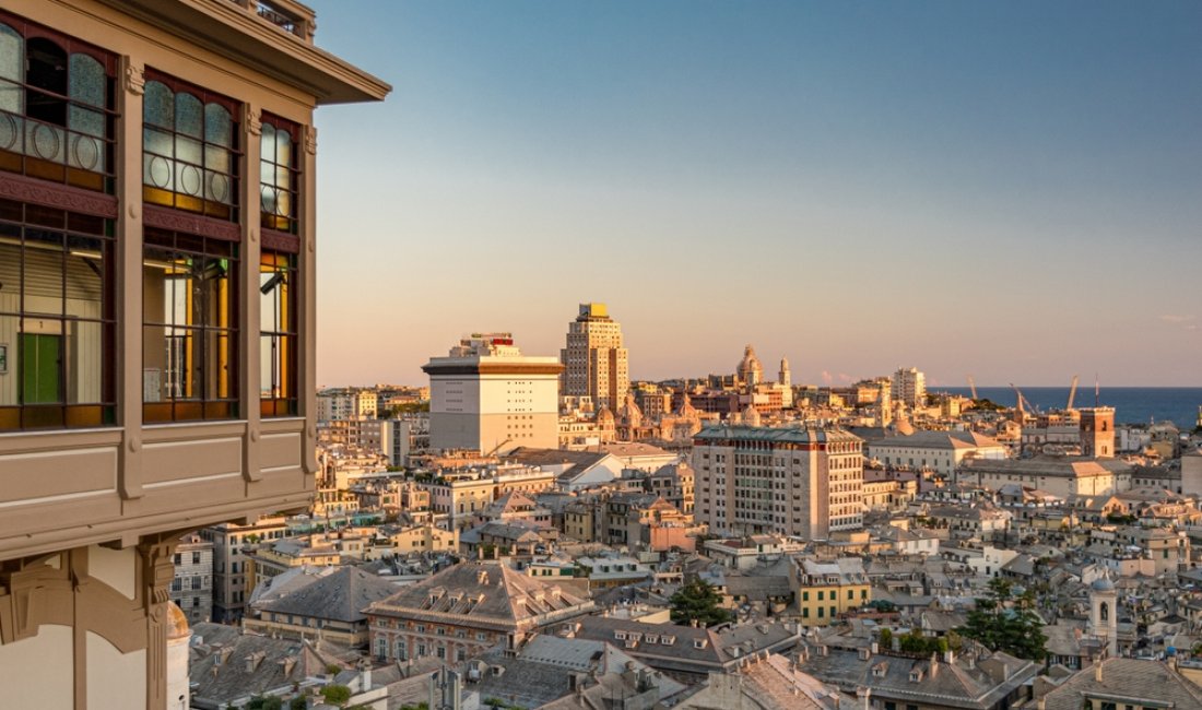 Genova dalla Spianata di Castelletto. Credits Roberto Lo Savio / Shutterstock