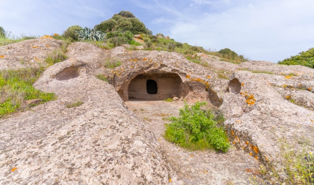 Domus de Janas di Santu Pedru. Credits Ivan Canavera / Shutterstock
