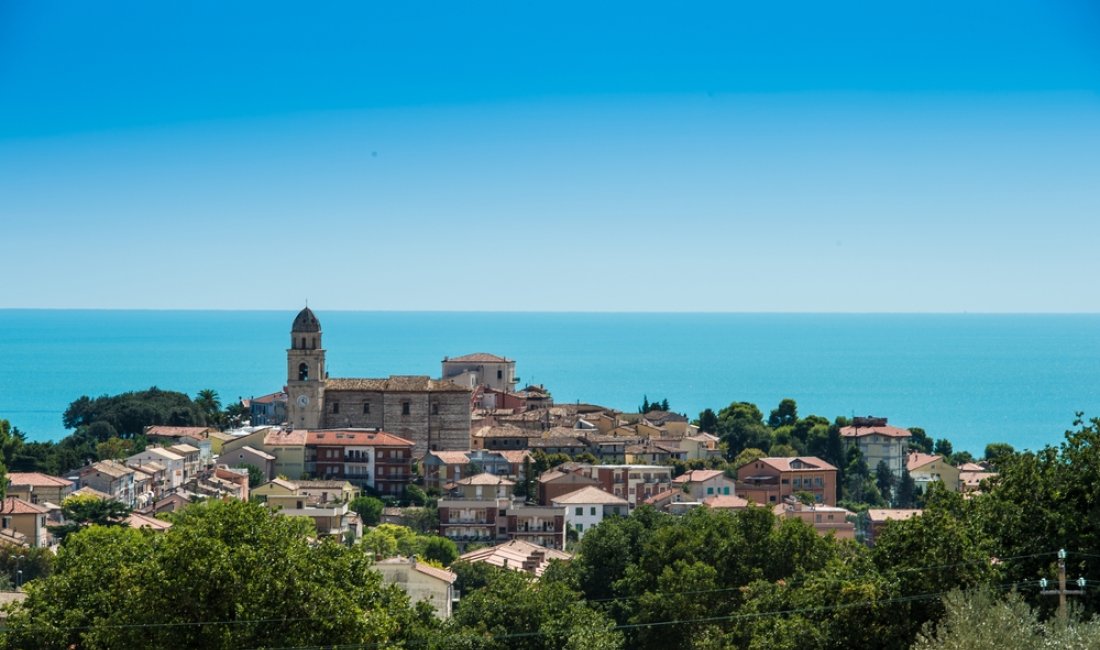Il centro storico di Sirolo. Credits FVPhotography / Shutterstock