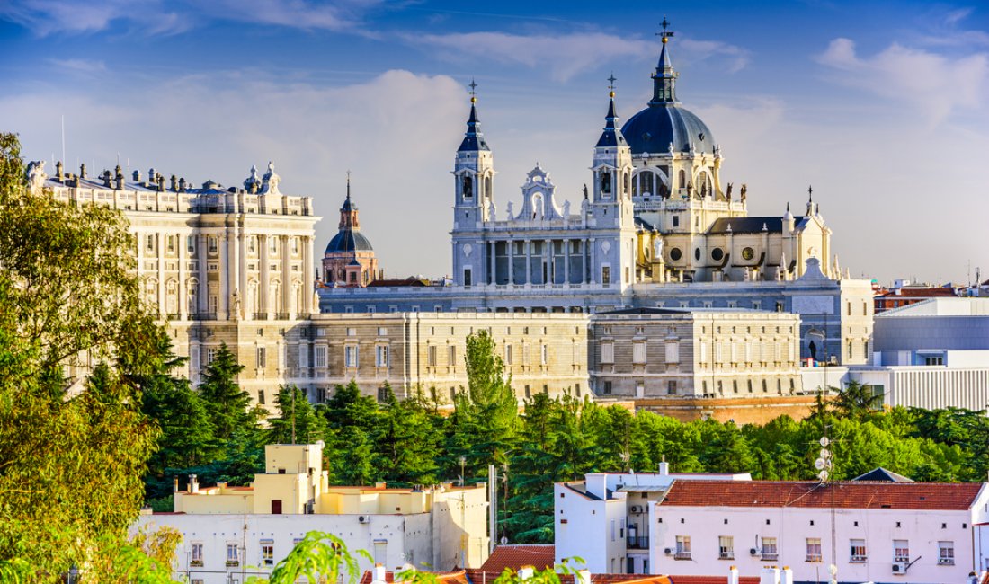 La Cattedrale di Santa Maria la Real de La Almudena e il Palazzo Reale. Credits ESB Professional / Shutterstock