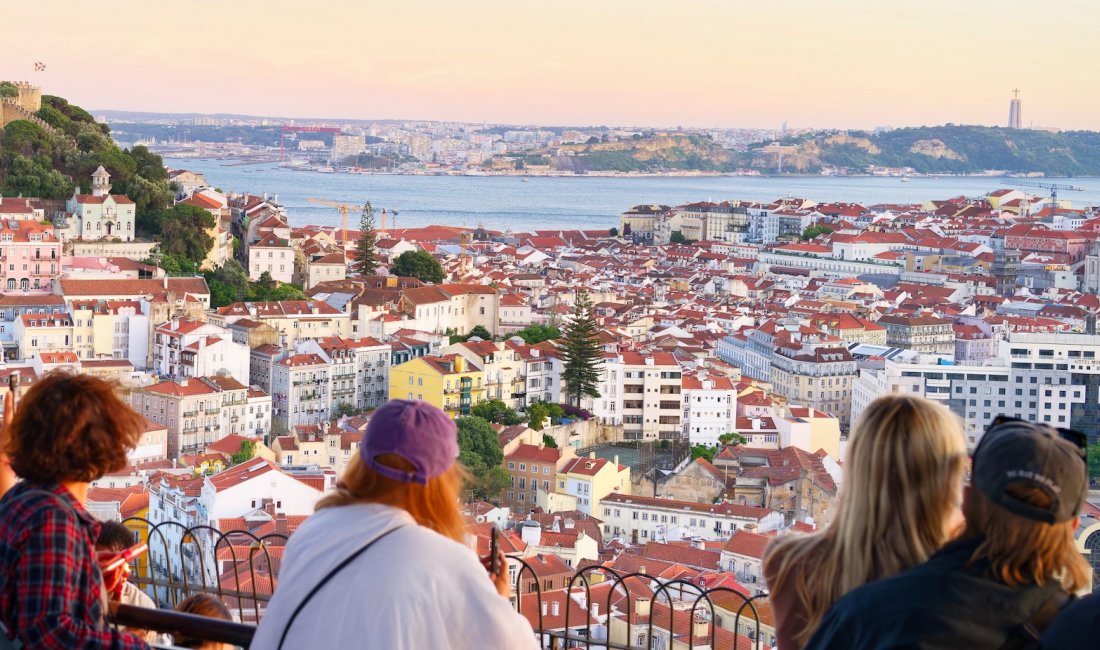 Lisbona dal Miradouro da Senhora do Monte. Credits gerd-harder / Shutterstock