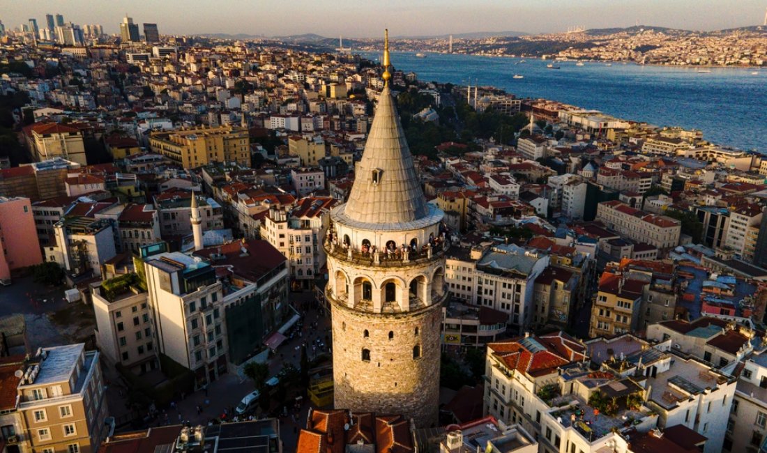 Istanbul, Torre di Galata. Credits Furkan Balkan / Shutterstock