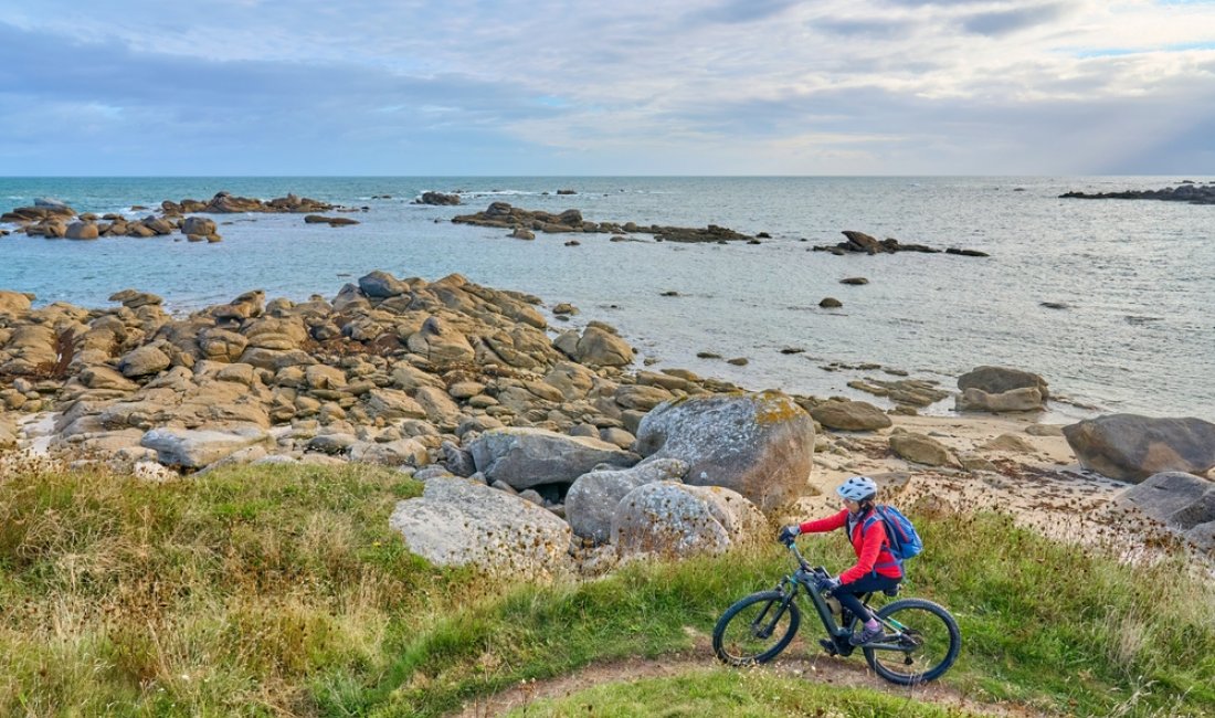 In bicicletta sui sentieri di Bretagna. Credits Umomos / Shutterstock