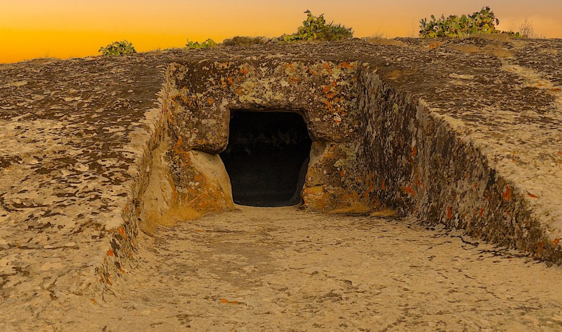 domus de janas nella necropoli di Genna Salixi. Credits Ivan Canavera / Shutterstock
