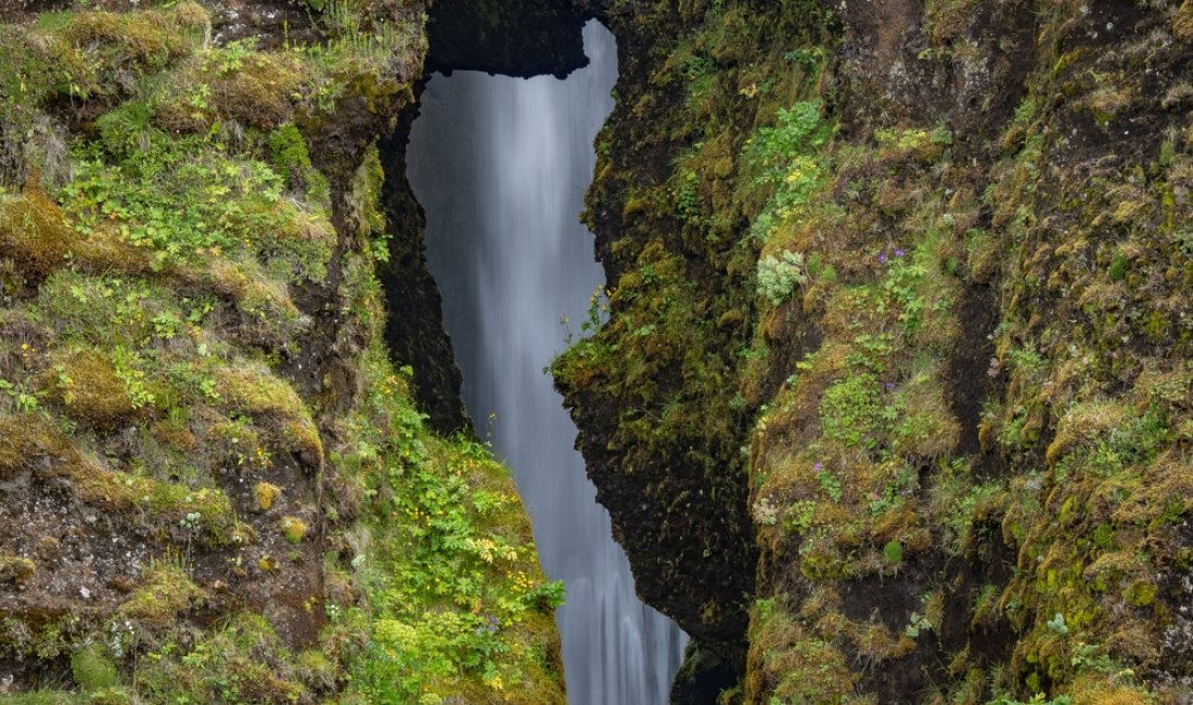 Gljúfrabúi, la "cascata nascosta". Credits Wlad74 / Shutterstock