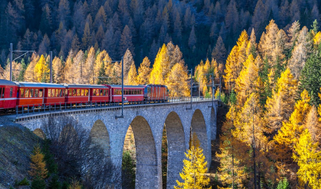 La Ferrovia Retica nell'autunno del Canton Grigioni