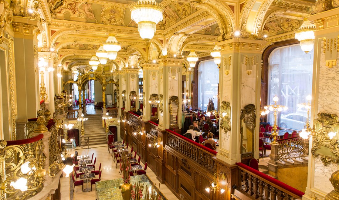 I sontuosi interni del New York cafè, Budapest