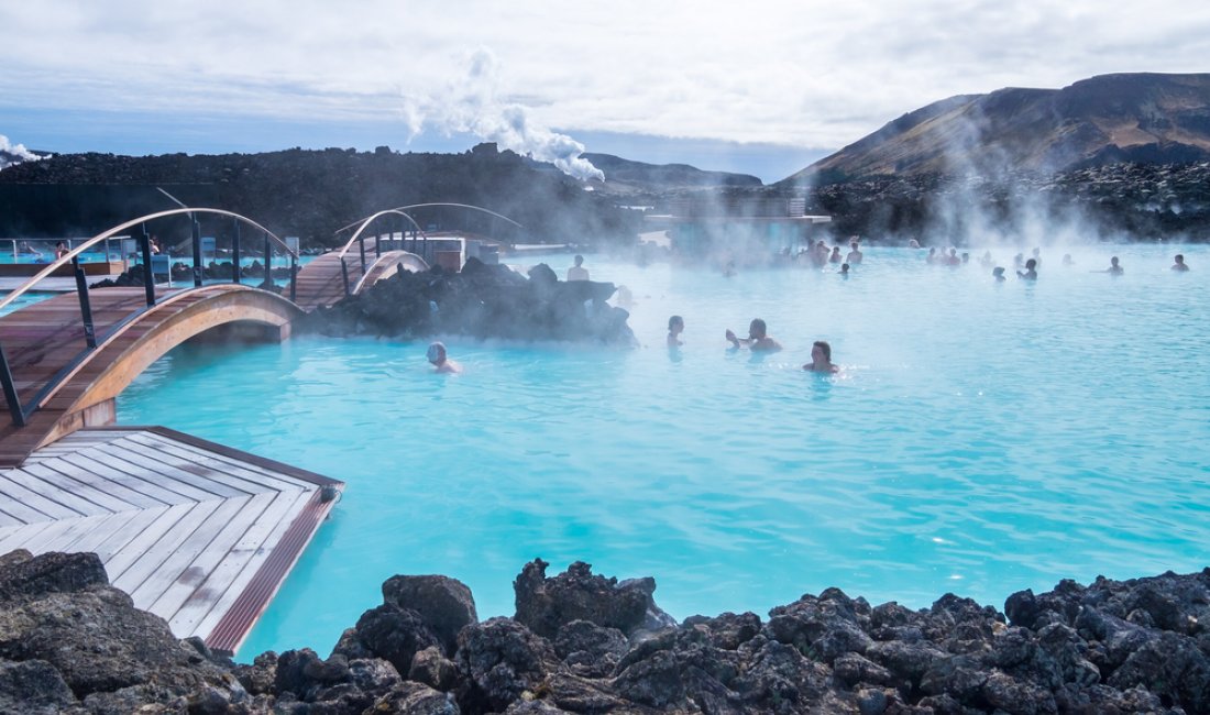 Islanda, un tuffo nel blu. Credits Puripat Lertpunyaroj / Shutterstock