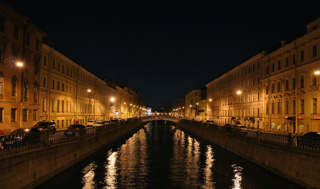 Canale Mojka, luce spettrale a San Pietroburgo