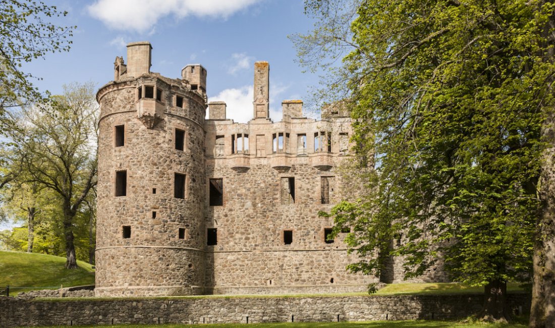 Huntly Castle, rughe ben portate