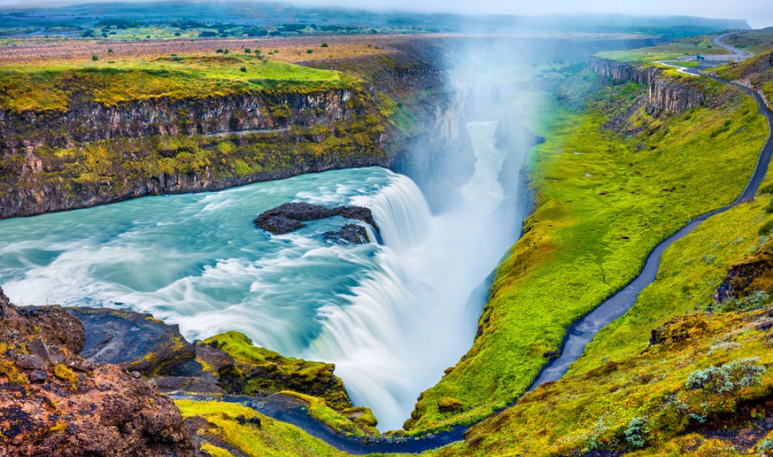 Gullfoss nella nebbia del mattino. Credits Andrew Mayovskyy / Shutterstock