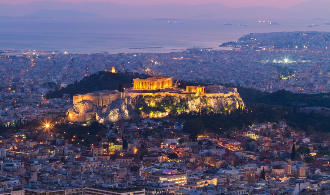 Atene, splendida di notte
