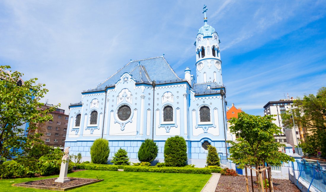 La splendida Chiesa Blu di Bratislava