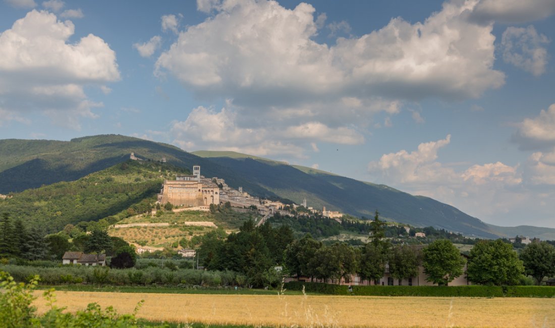 Assisi e il Monte Subasio. Credits Gianni Fantauzzi / Shutterstock