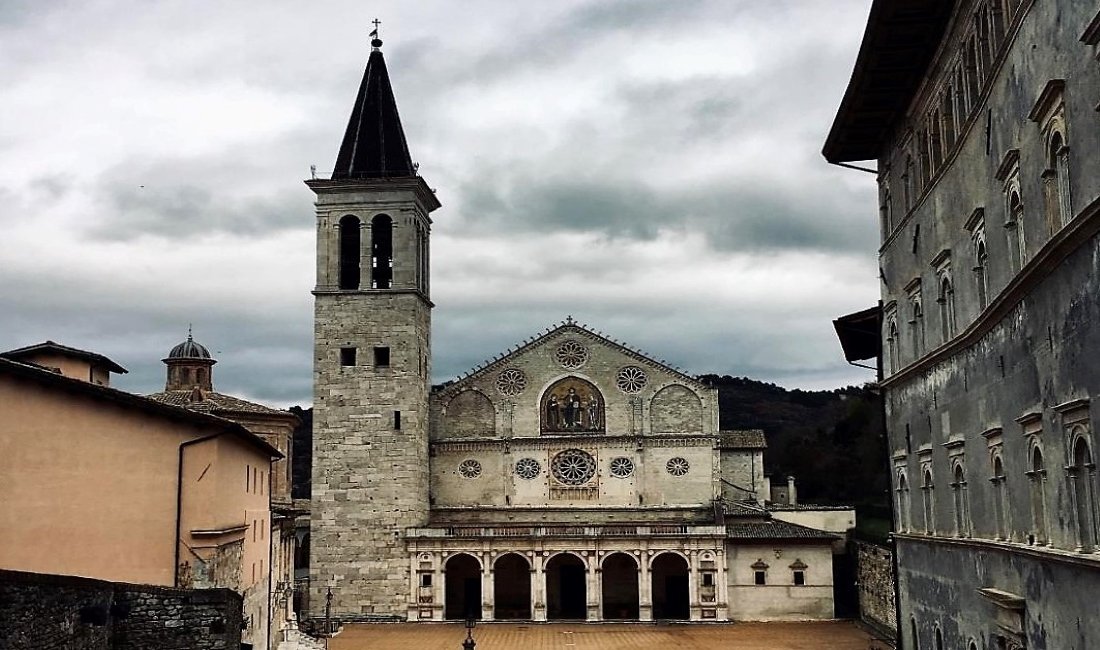 Il Duomo di Spoleto e la sua piazza © Francesco Giro