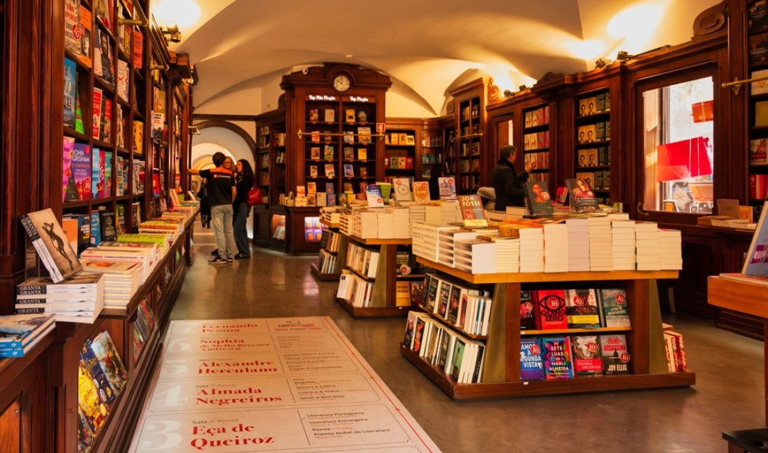 L'interno della storica Livraria Bertrand. Credits studio f22 ricardo rocha / Shutterstock_2406000381