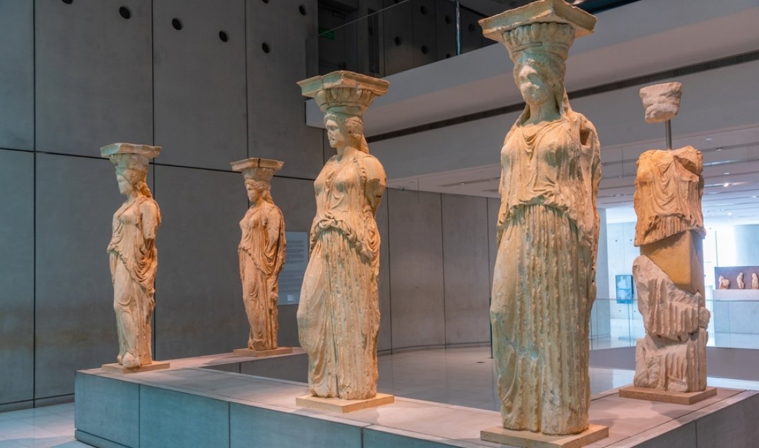 Statue antiche esposte al Museo dell'Acropoli. Credits trabantos / Shutterstock