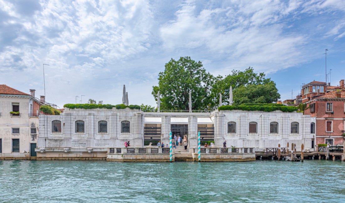 L'inconfondibile sagoma del Palazzo Venier dei Leoni. Credits travelview / Shutterstock