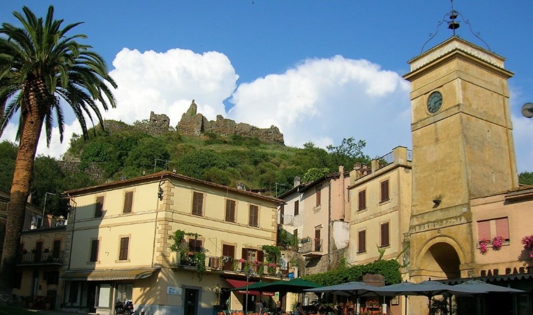 Trevignano Romano, armonia in piazza